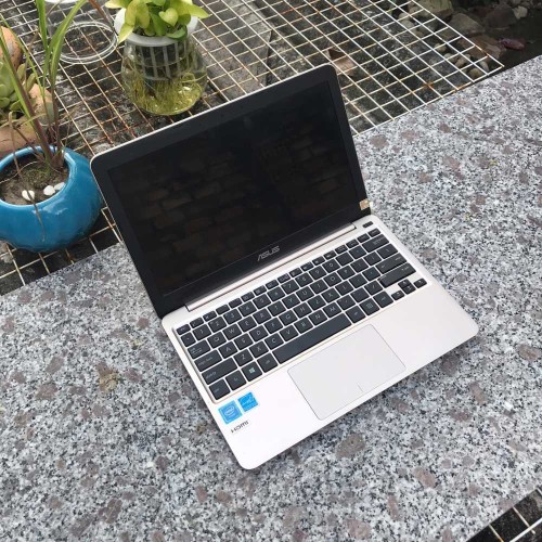 Chữa cháy - Asus VivoBook E200H (Intel Atom x5-Z8350 4 nhân thực | 2 GB | 32 GB eMMC | 11.6 inch | 980 gam | win bản quyền) - pin chai
