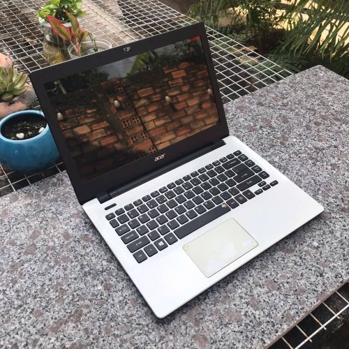 Chữa cháy - Acer Aspire E5-471 (i3-4005u 1.7 Ghz | 4 gb | 500 gb | 14 inch) - điện trực tiếp